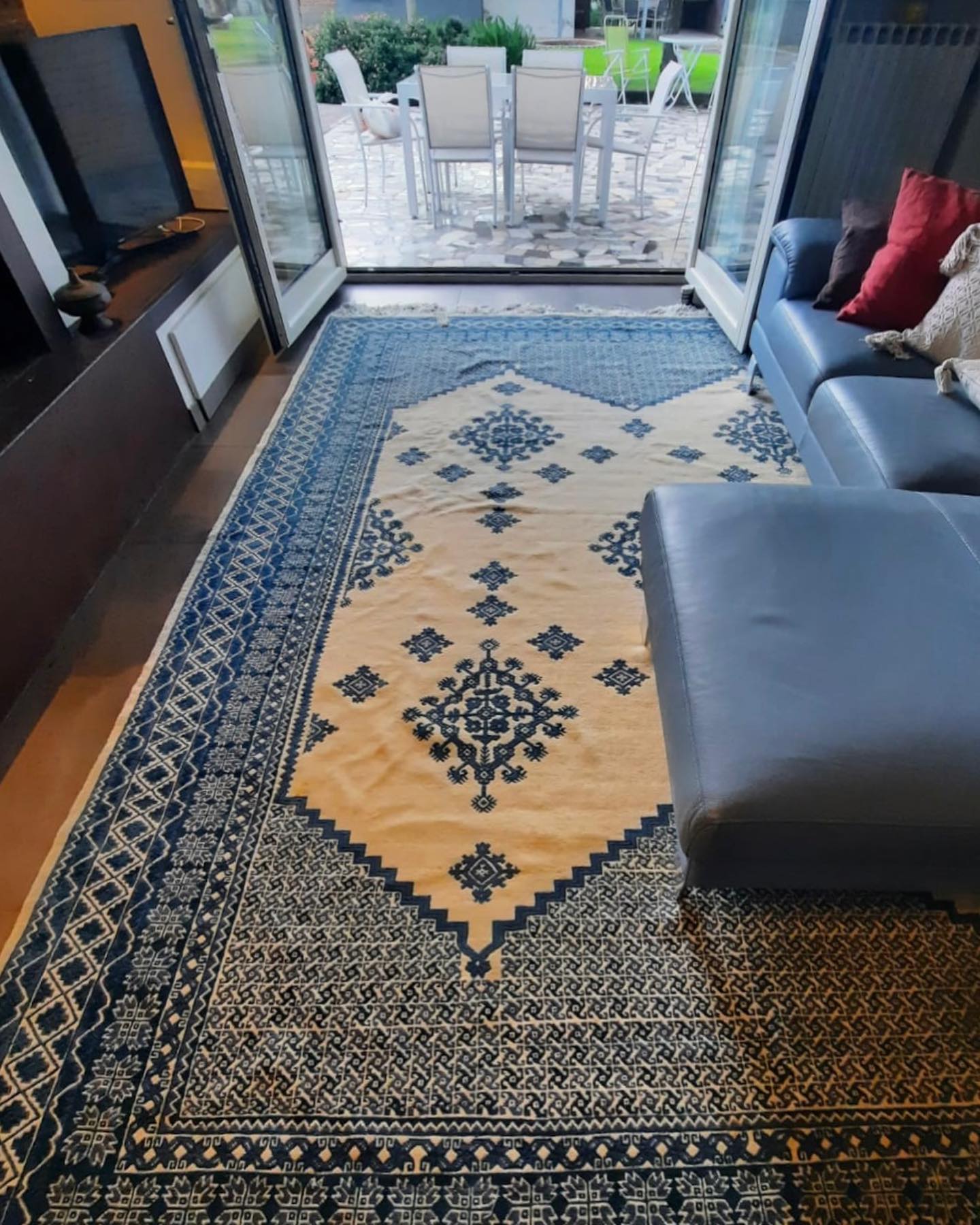 Arredare il salotto con un tappeto persiano