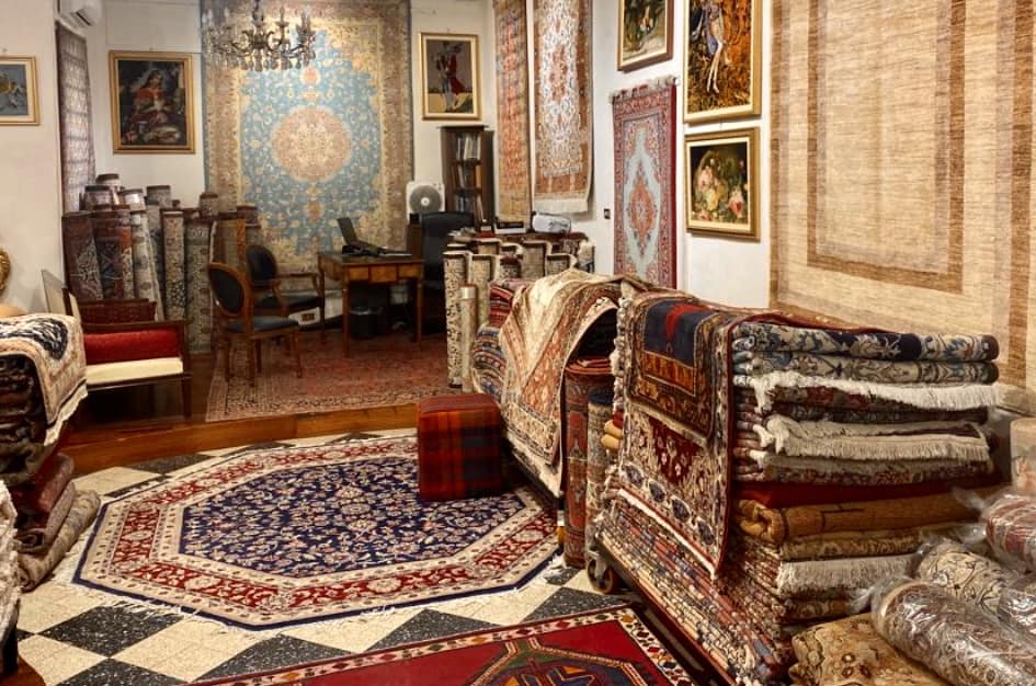 Preservare la bellezza del tappeto persiano: consigli degli esperti su lavaggio e restauro.