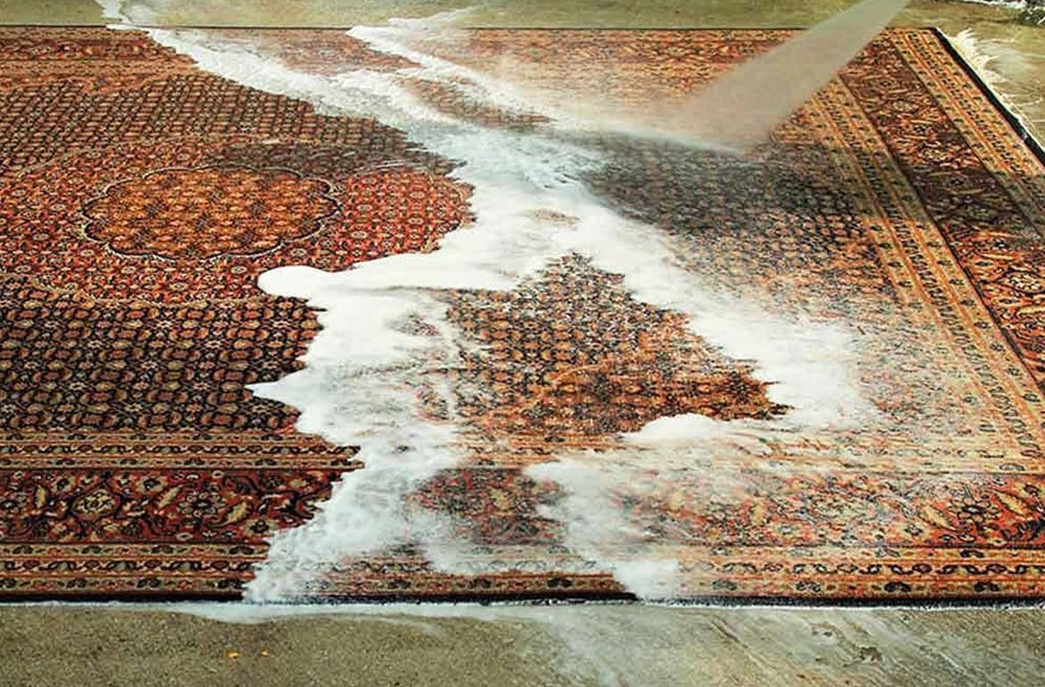 Dadmehr Haravi invita a considerare l'idea del tappeto come suggestione